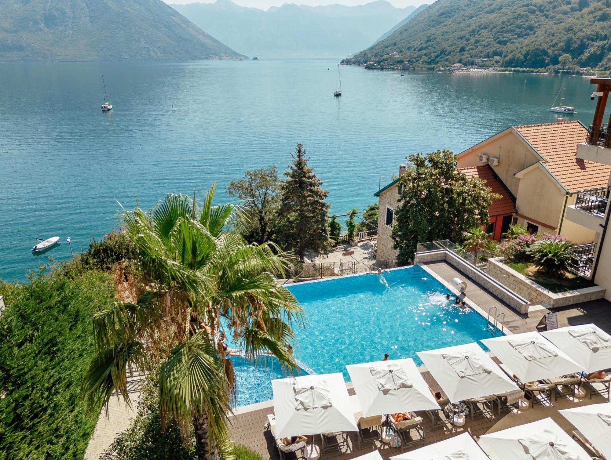 Resort Bellezza & 4*