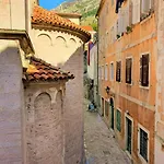 St.Tripun Apartment