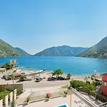Boka Mia - Apartments With Pool, First Line