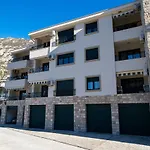 Boka View Luxury Suite - With Free Garage Parking