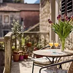 Old Town Terrace Vibe