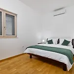 Neda'S Holiday Home