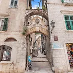 Historical Heart Apartment