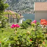 Muo Sea Front Apartments Kotor