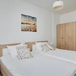 Apartment Plagenti With Sea View
