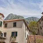 Well Located 1Bedroom In The Heart Of The Old Town