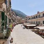 Spacious 1Bedroom On The Main Square Of Kotor