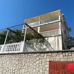 Mare Apartments
