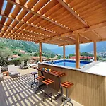 Villa Vista Real