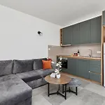 Apartment Hill With Free Garage Spot