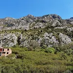 Apartment Hill With Free Garage Spot