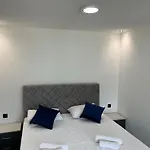 Bay Modern 2