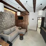 The Oldest Street Apartment - Tosa