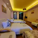 The Silver Beach Country Garden Apartment