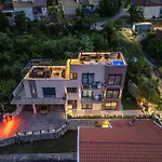 Marea Deluxe Apartments