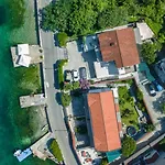 Daria Apartments