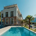 S Palace Apartment