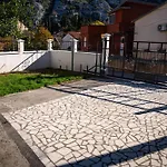Bugi