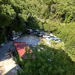 Green Hill 2 Apartmani With Pool