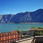 Luxury Design 2-Bedroom Apartment By Mn Property