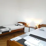 Lurona Apartments