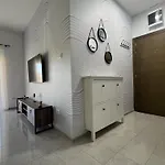 Dis Lux Apartments