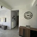 Dis Lux Apartments