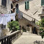 Decatera Apartment