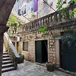 Decatera Apartment