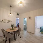 Martin Di Cattaro-Cosy Retreat Steps From Old Town
