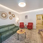Martin Di Cattaro-Cosy Retreat Steps From Old Town