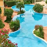 Apartmani With Pool And View