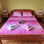 Lorena Rooms