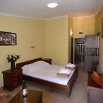 Rooms & Apartments Dobrotski Dvori