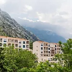 Apartment Azzurro With Pool And Parking