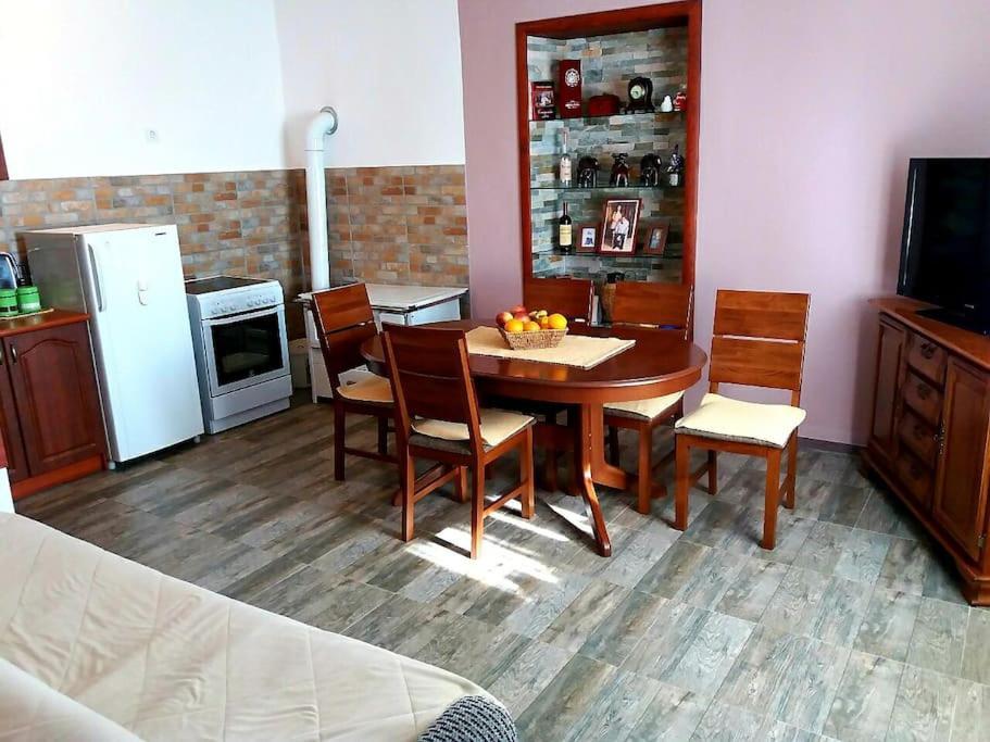 Appartement Comfy One Bedroom With Parking Lot Kotor