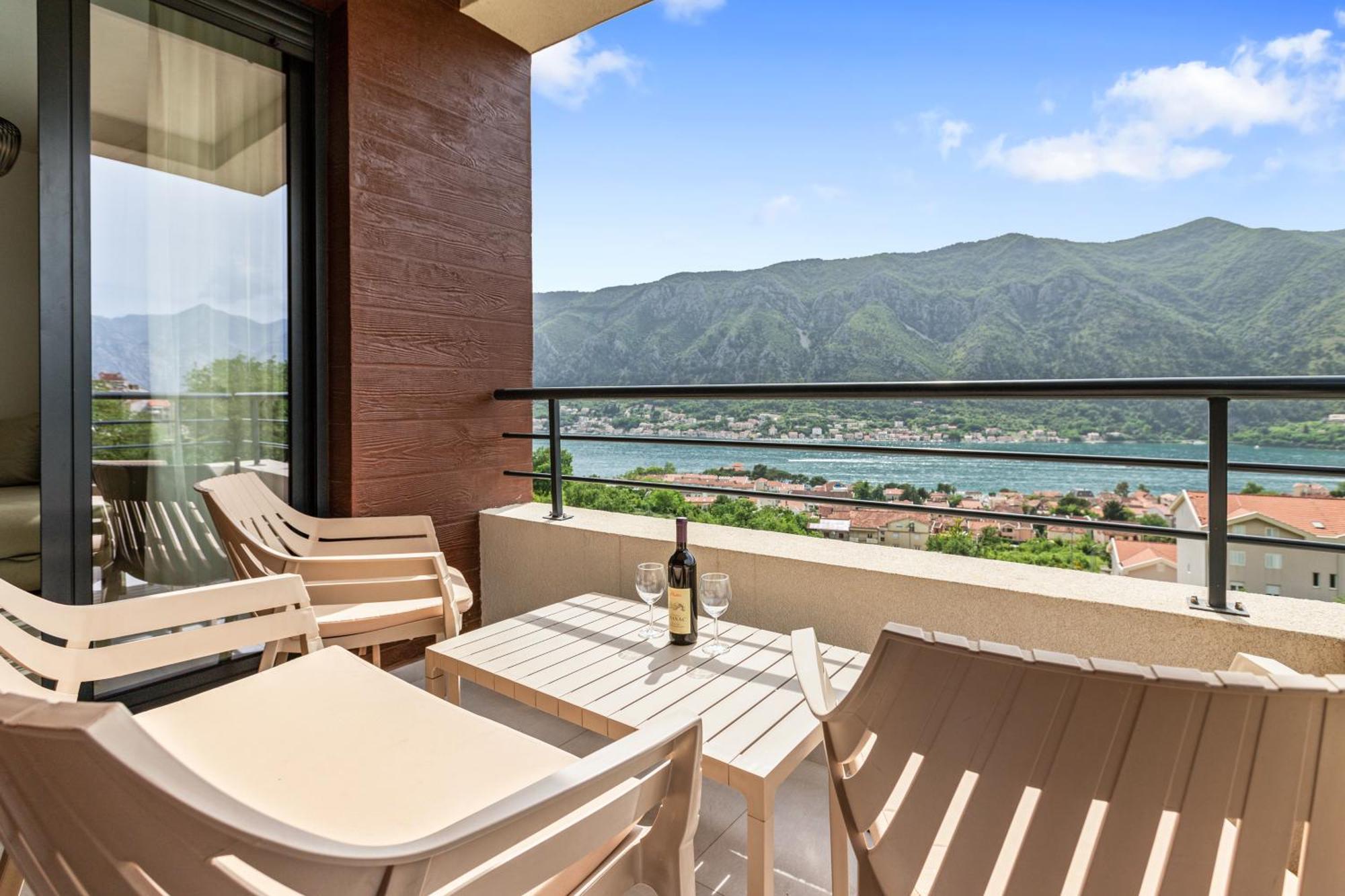 Alisa Sea View *