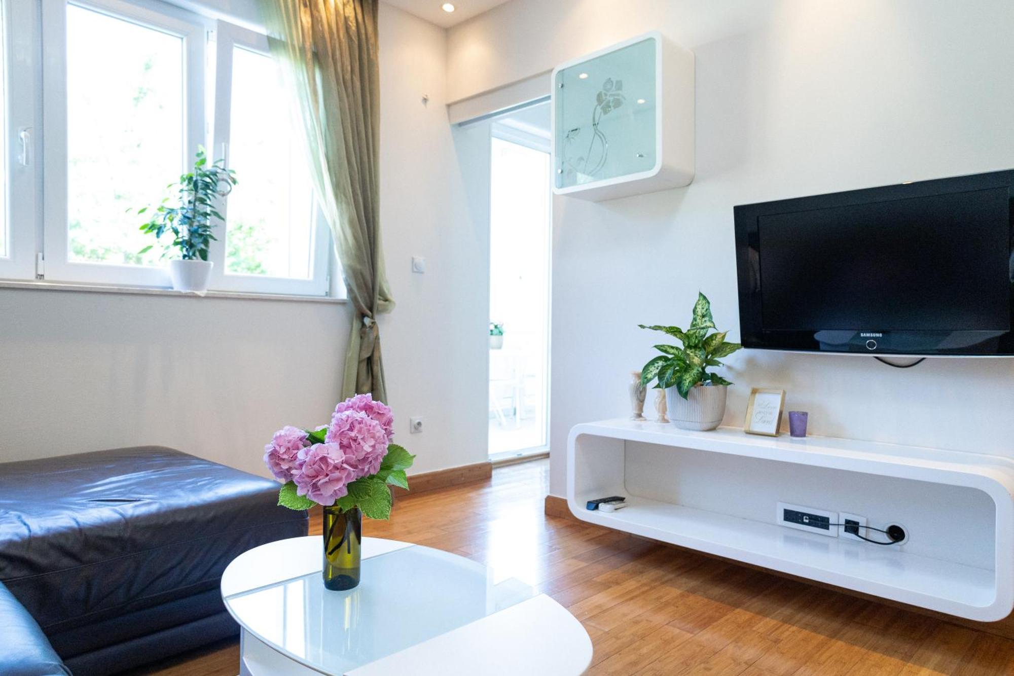 Charming Modern Duplex Apartment-dobrota, * 코토르