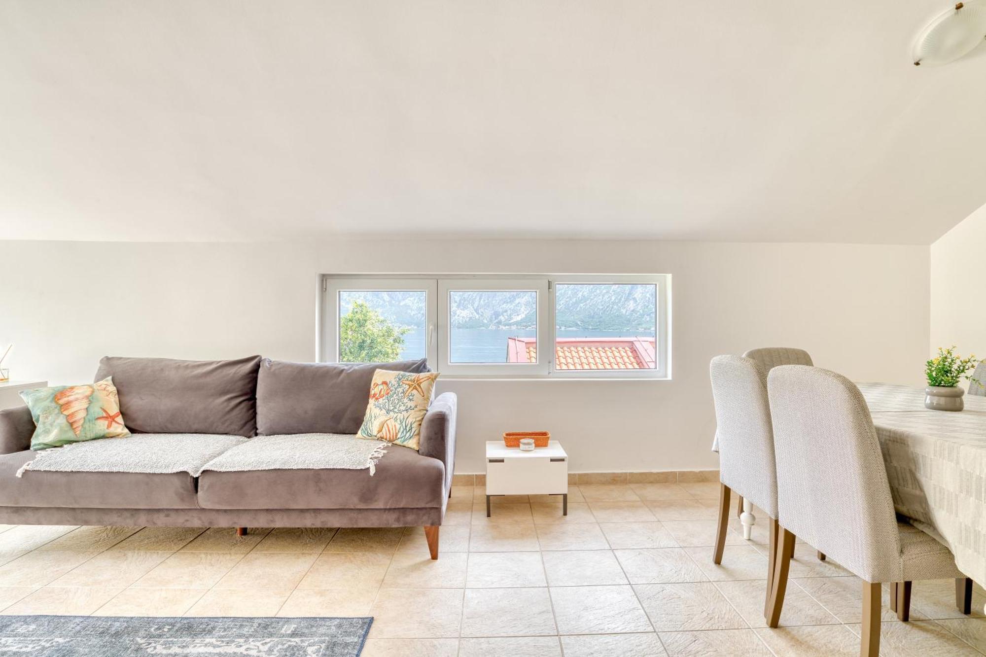 דירה Two-bedroom With Sea View *
