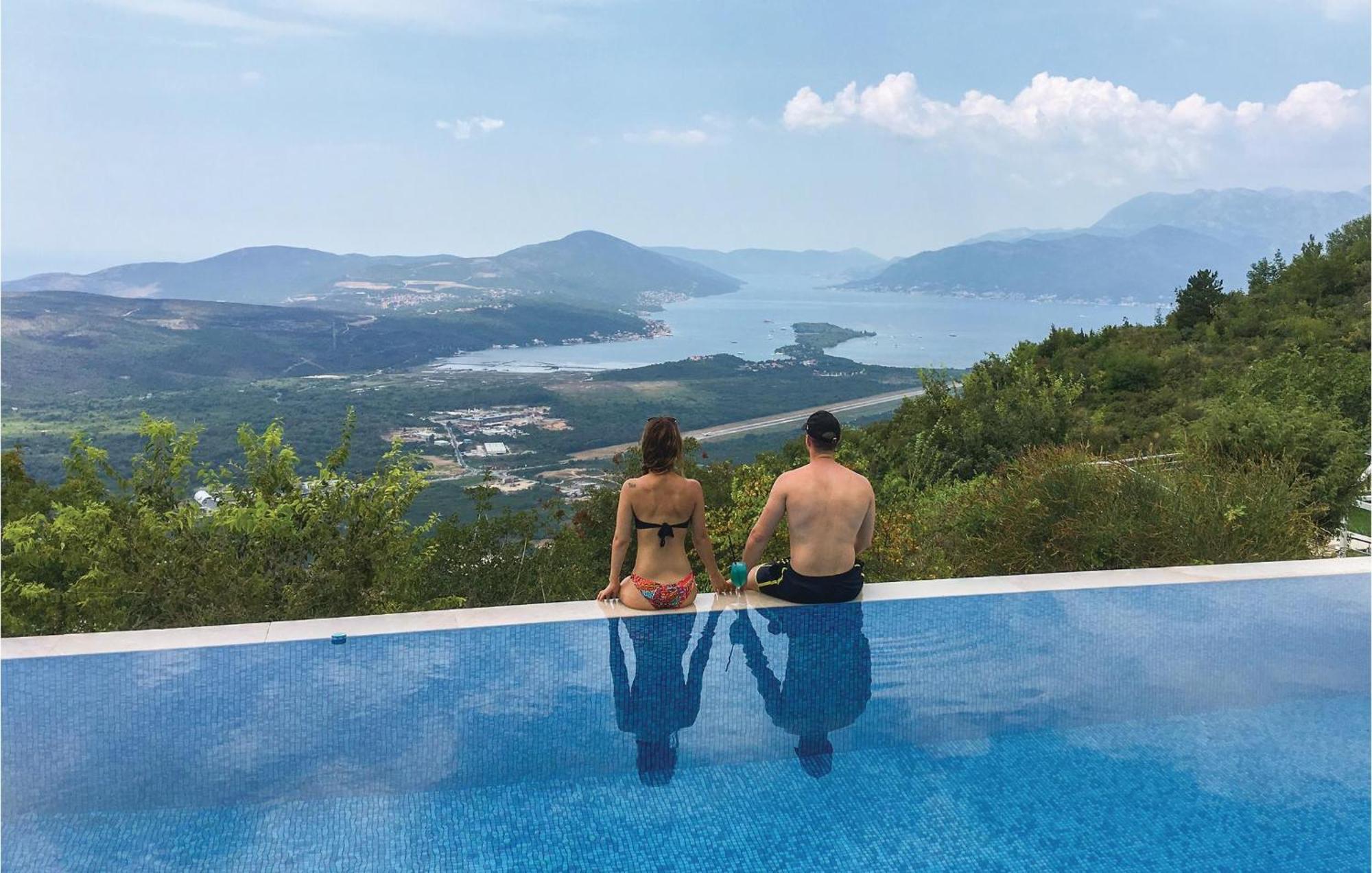 Feriehus 7 Bedroom Beautiful In Kotor