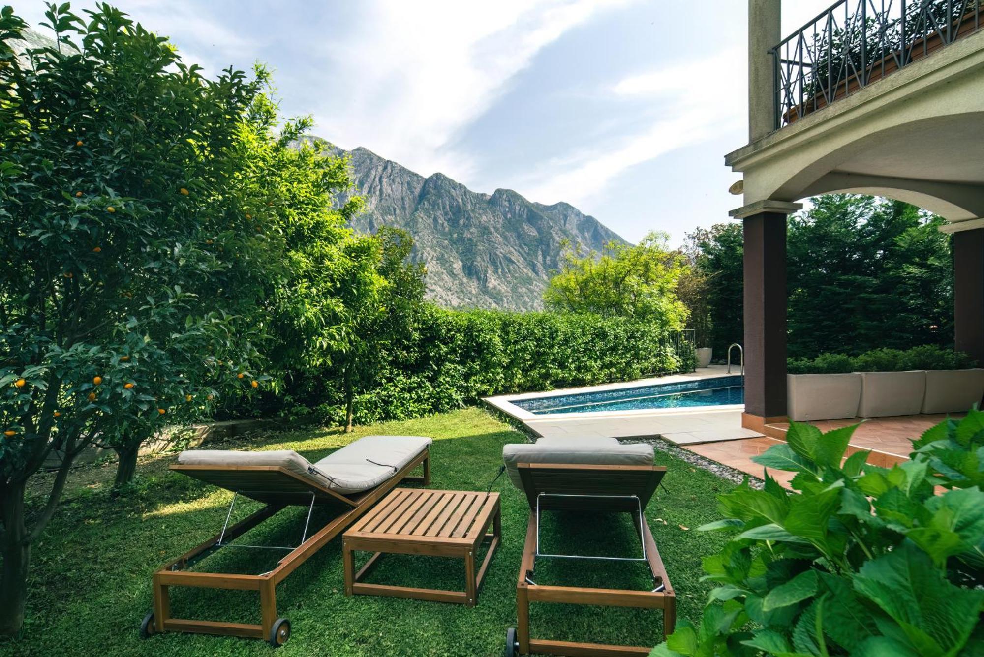Hill With Private Pool & Scenic View