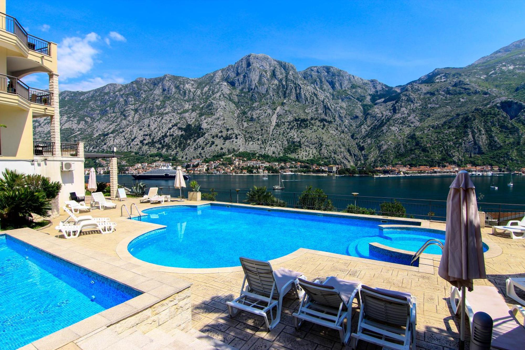 2bdr With Pool -b3 Apartment *