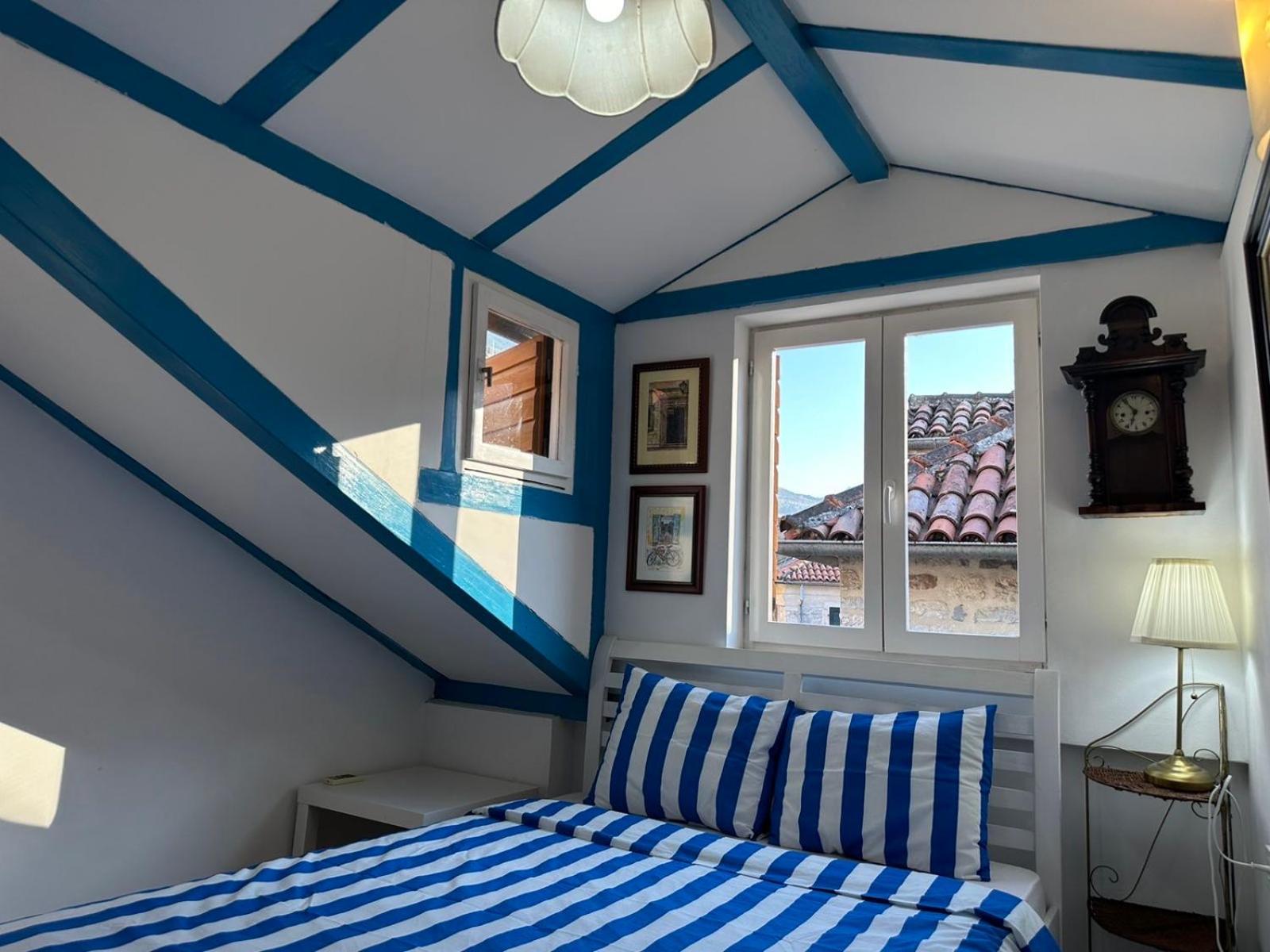 Charming With A Terrace Hotel apartamentowy Kotor