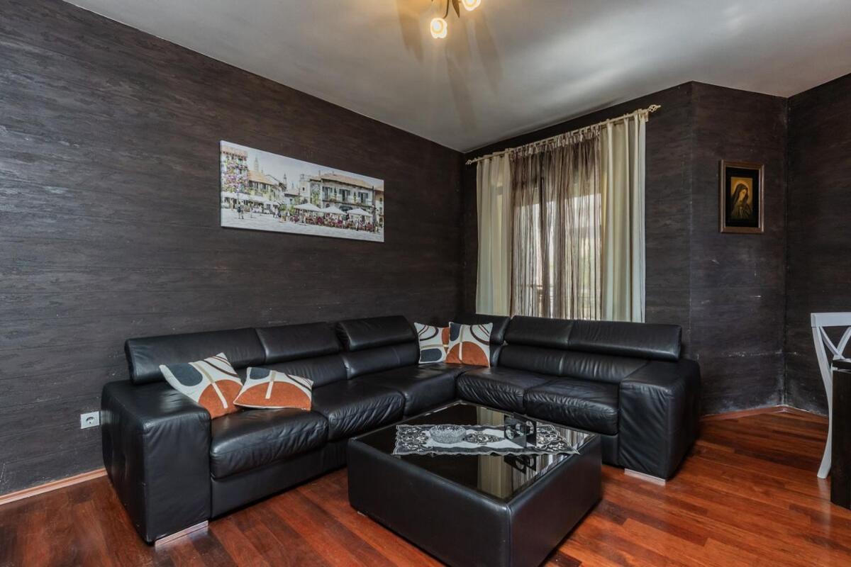 Apartman 3br With Free Pool And Parking Dobrota