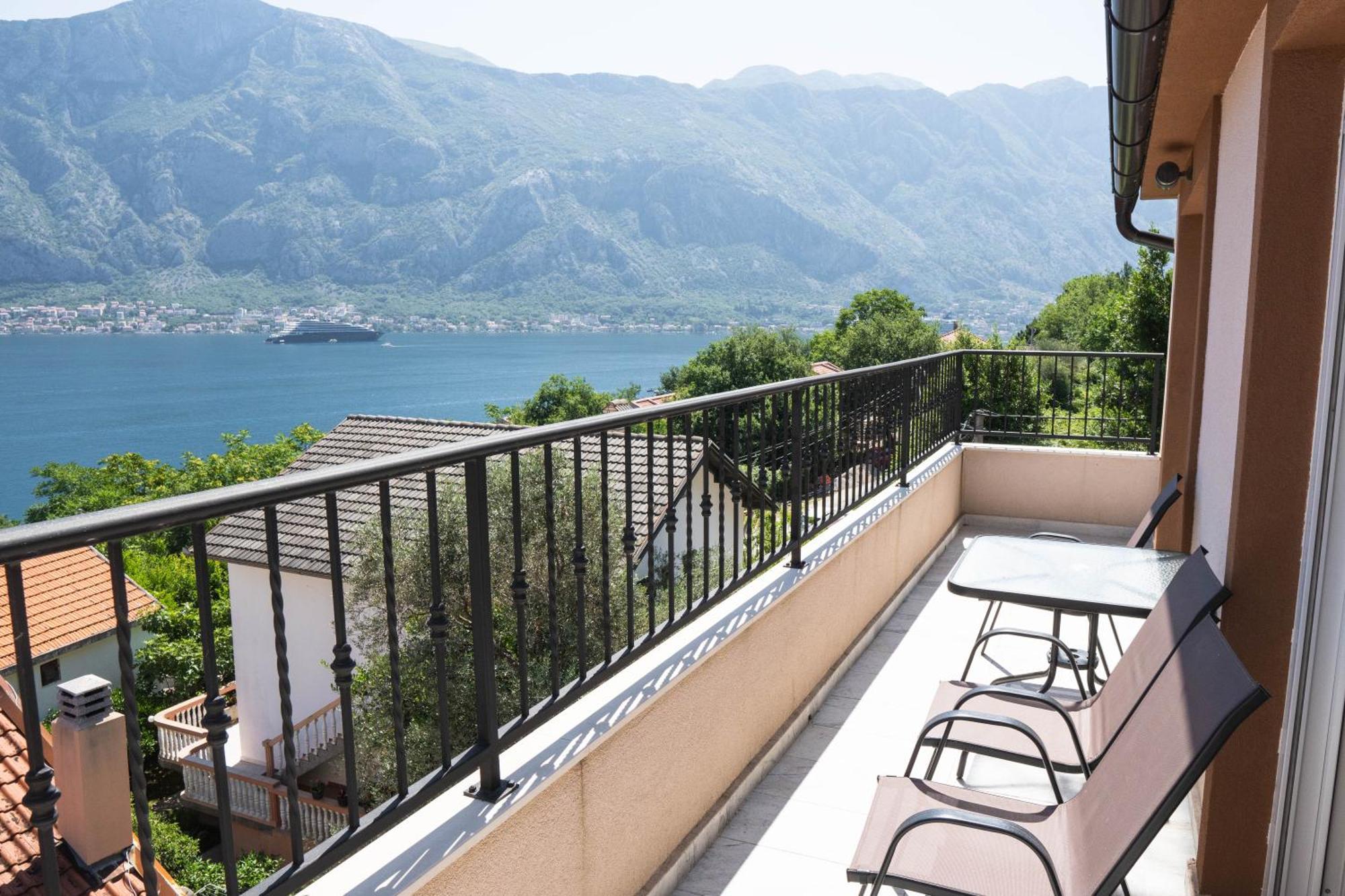 Moskov - Two-bedroom Ap With Sea View *