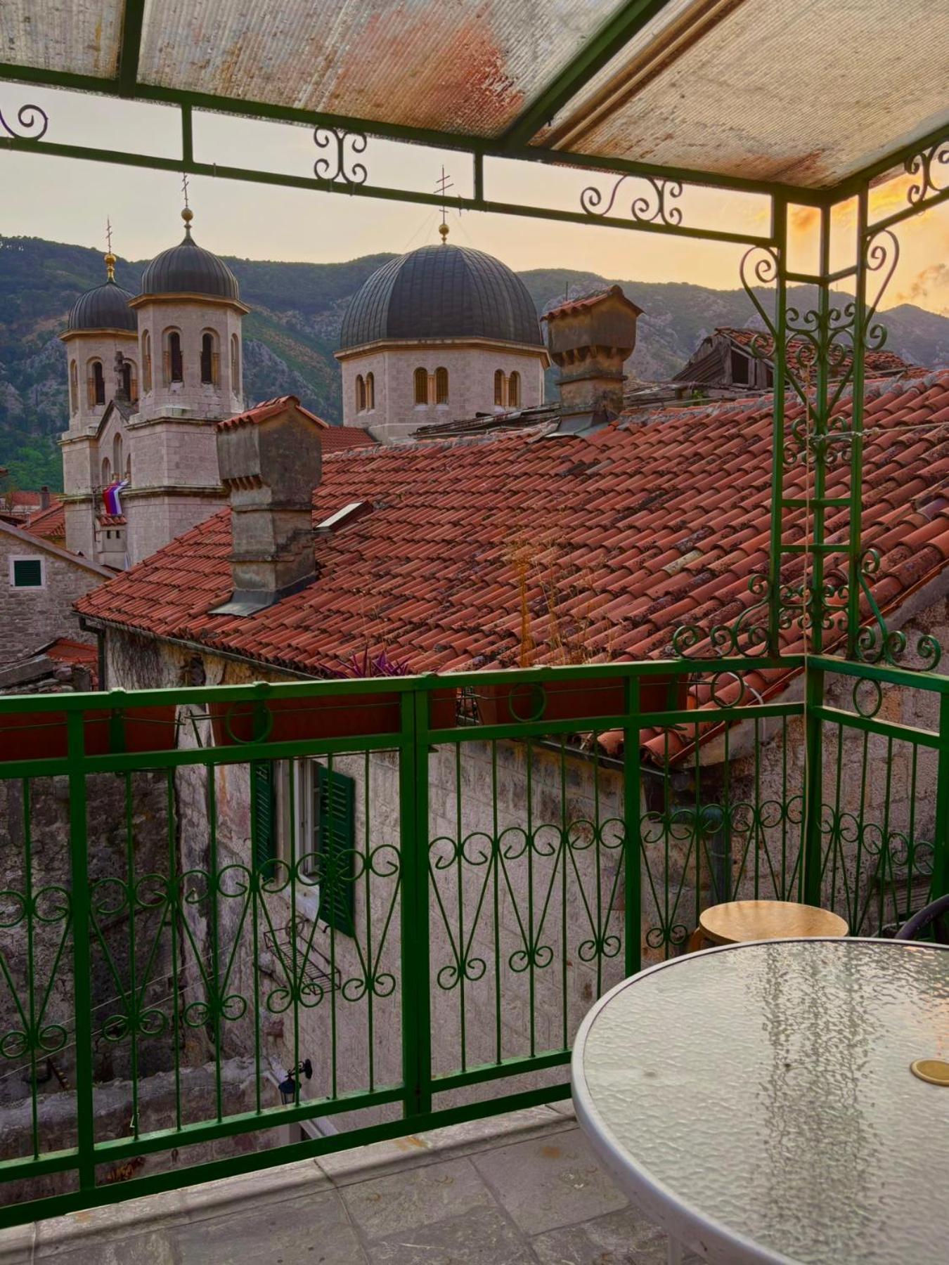 Balcony With Old Town View Apartamento