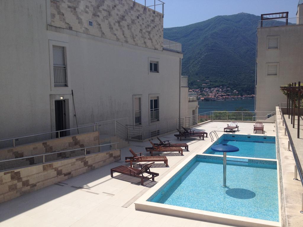 Azzurro With Pool And Parking Apartment
