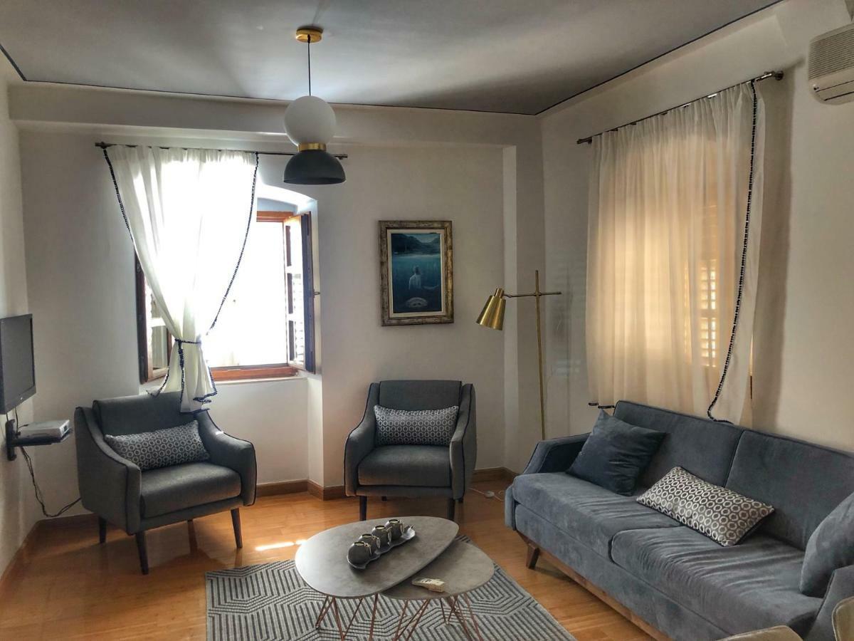 Scolji Apartament *