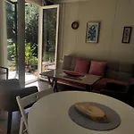 Apartman Sa Sopstvenim Dvoristem , Pored Mora