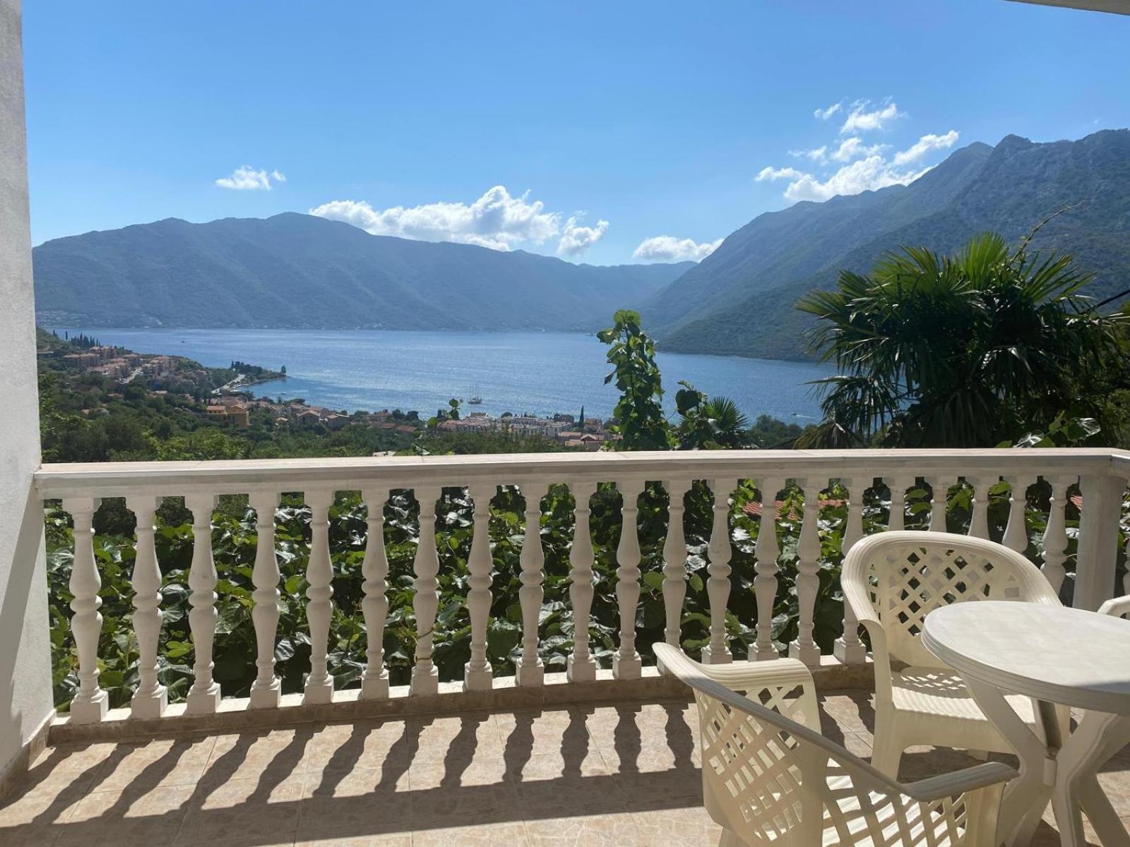 L & D Panorama *